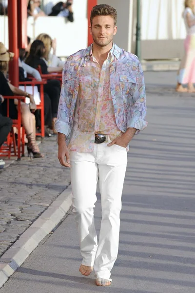Look 3